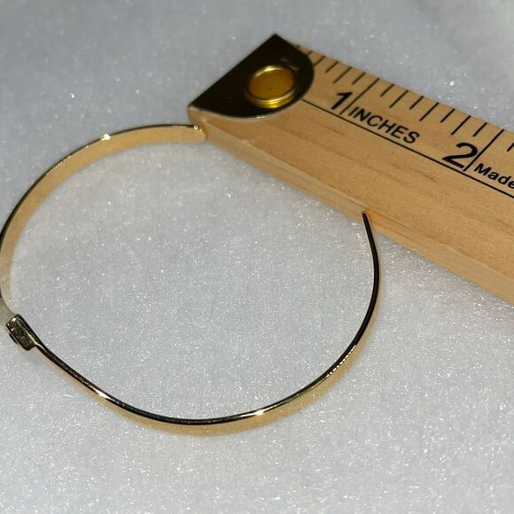 Avon gold tone V shaped cuff bracelet with faux ruby or garnet. Large - Picture 6 of 8